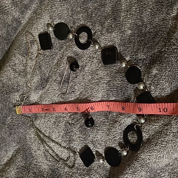WAS $69. Reversible Silvertone chain necklace WITH hanging black bead earrings - Picture 9 of 10